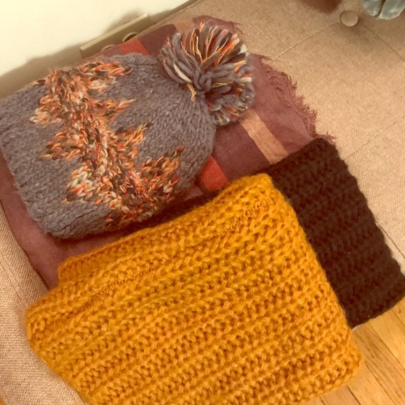 H&M Accessories - Winter scarfs and hat bundle